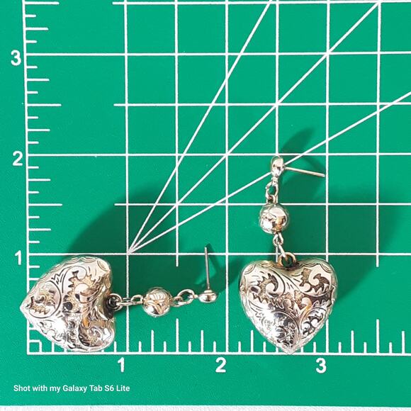 Orante Hollow Heart Dangling Earrings Gold Tone Floral Pattern - Picture 9 of 9